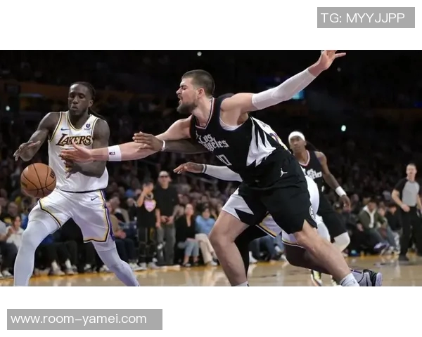 瓦兰因右小腿拉伤缺席比赛替补中锋伤情加重球队面临困境