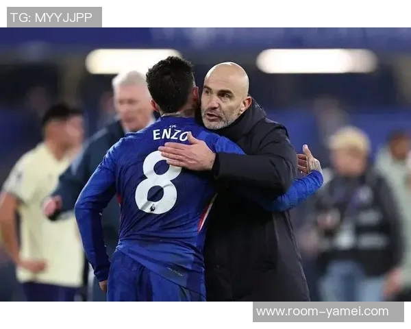 恩佐与加纳乔共同探讨切尔西圣诞慈善活动的足球团结力量