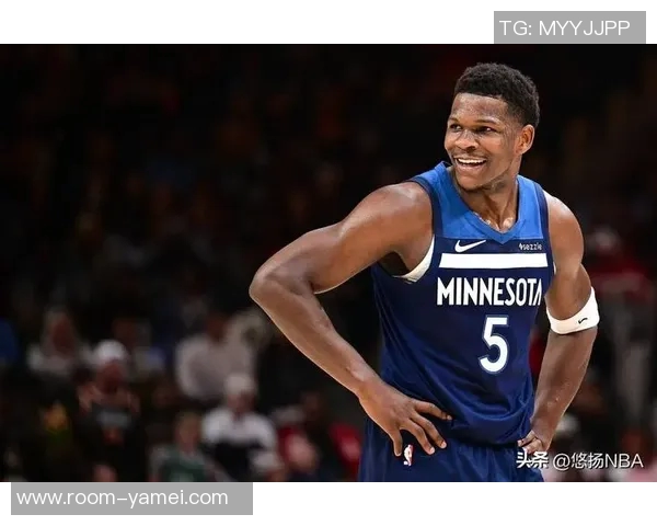 爱德华兹背部痉挛成疑队记透露揭幕战客战开拓者最新动态